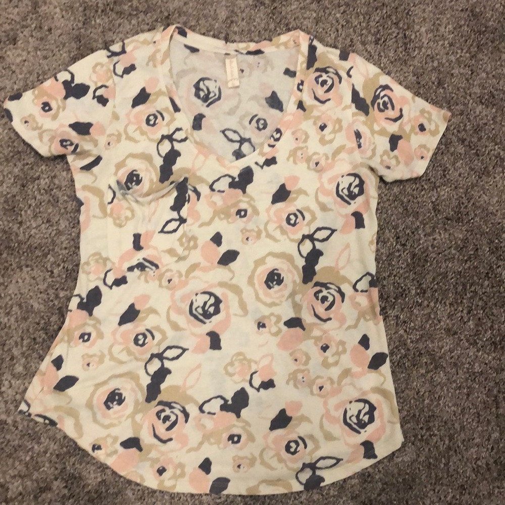 Rose Camoflauge V-neck Tee